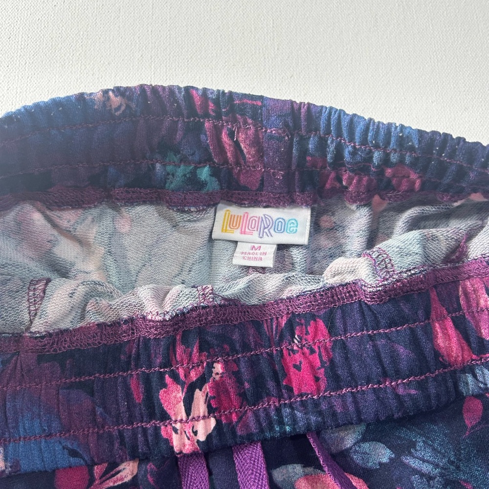 LuLaRoe Medium Floral Patterned Women's Shorts - Picture 4 of 6